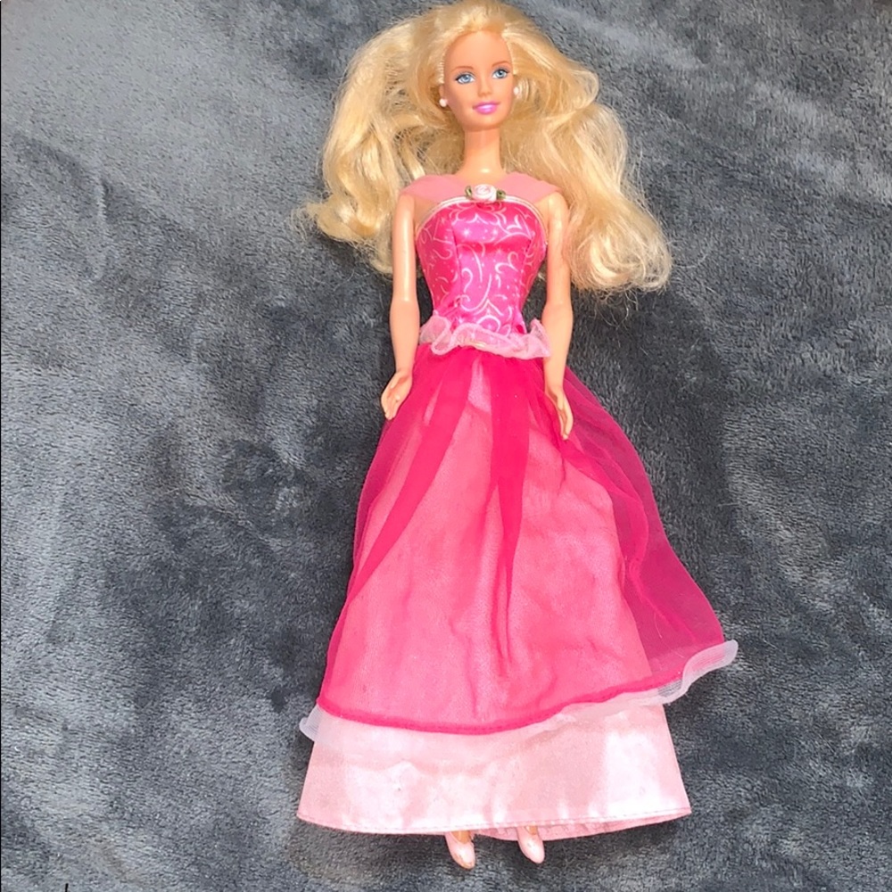 Pretty Princess Barbie Doll 2001 Mattel
